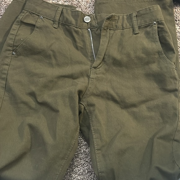 not 100% sure the brand. green cargo pants - Picture 2 of 3